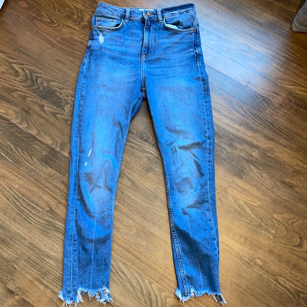 ZARA MEDIUM WASH HI RISE STRAIGHT LEG RAW HEM JEAN